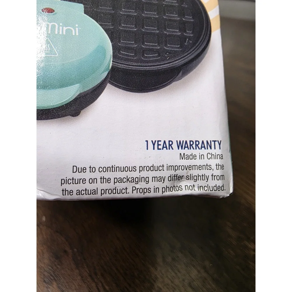 Nostalgia My Mini Waffle Maker 5 Inch Non Stick‎ Teal Compact MWF5TL New B3